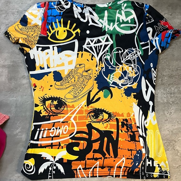 Graphic Print Tee - Picture 6 of 9